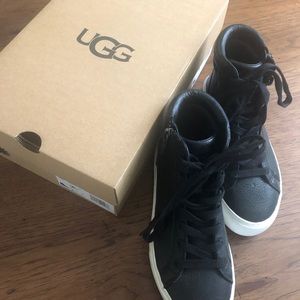 UGG’s OLLI black Comes with original box Size 6